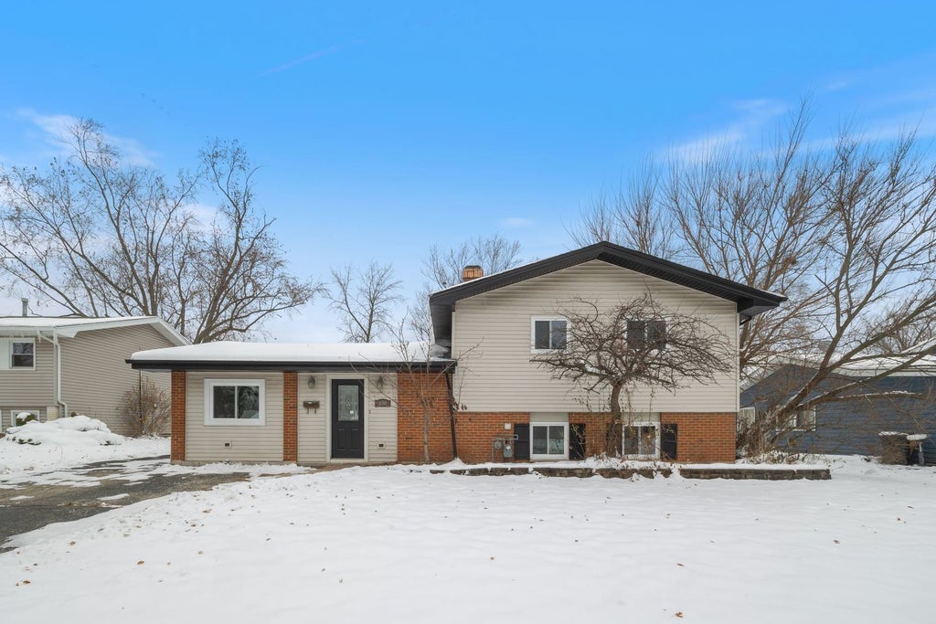 630 Bode Road, Hoffman Estates