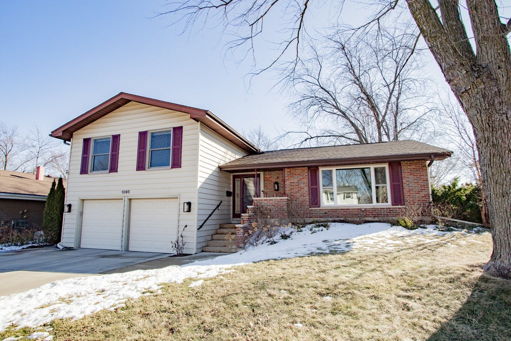 1095 Lancaster Court, Hoffman Estates