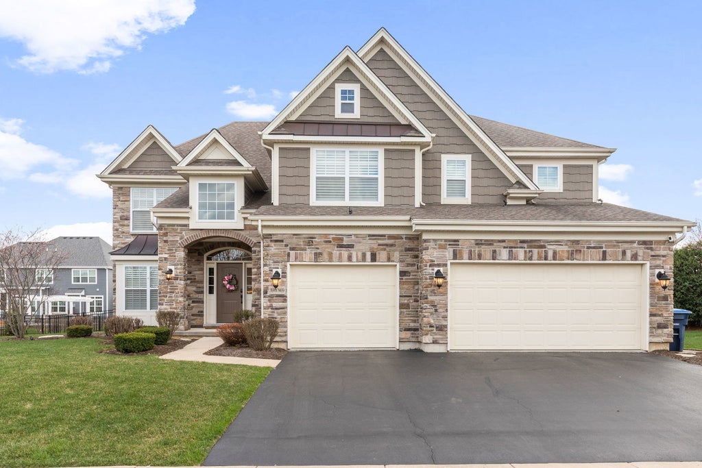 39w869 Kellar Square, Geneva