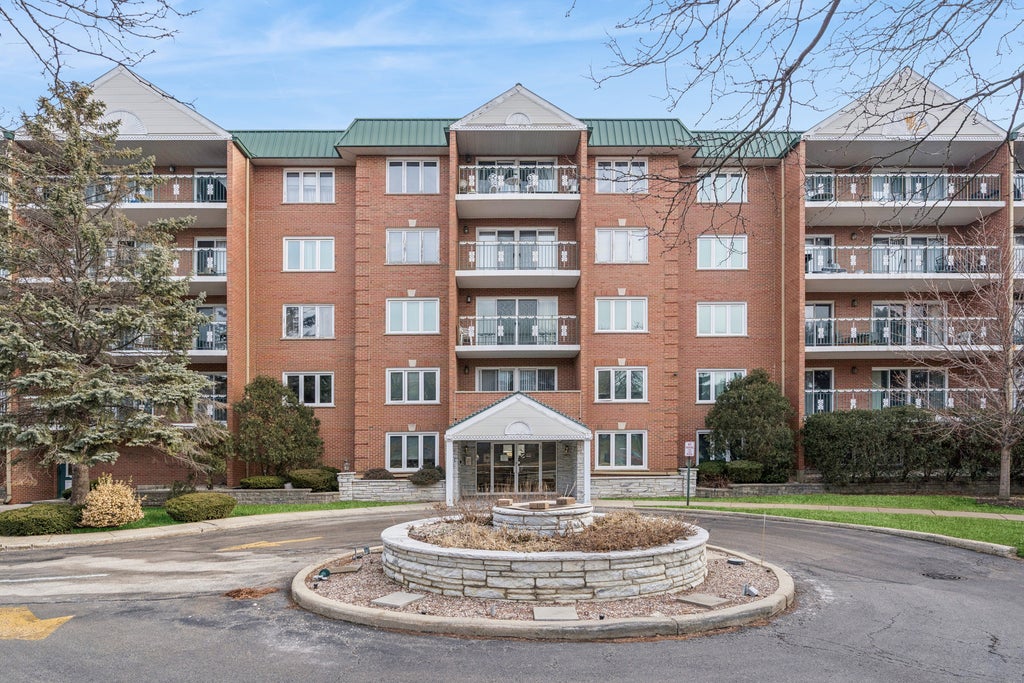 6980 West Touhy Avenue 201, Niles