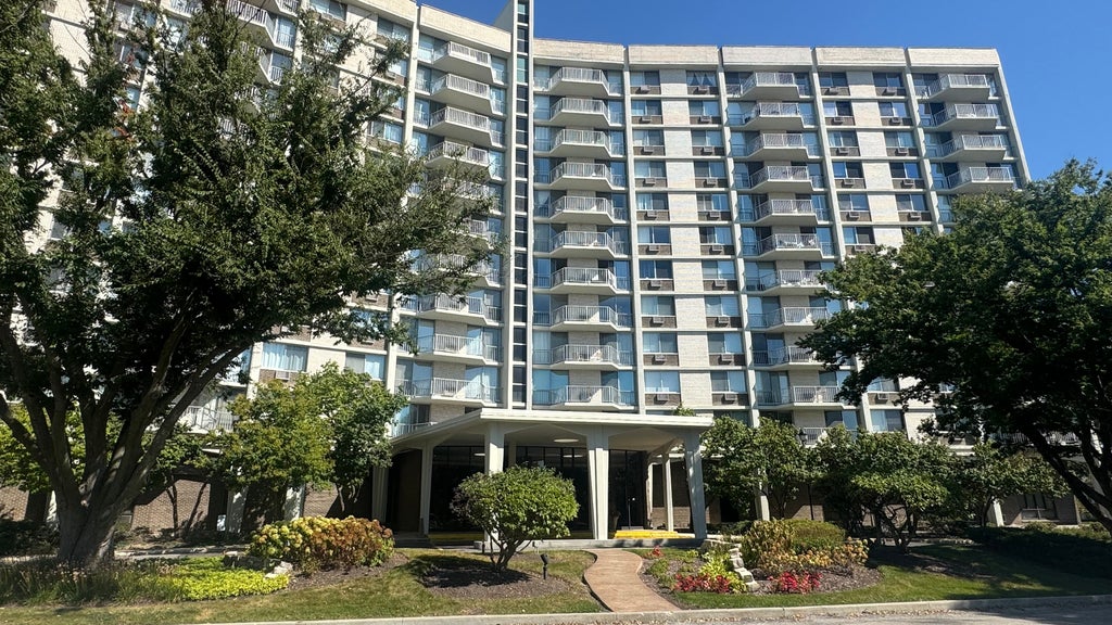 20 North Tower Road 12e, Oak Brook