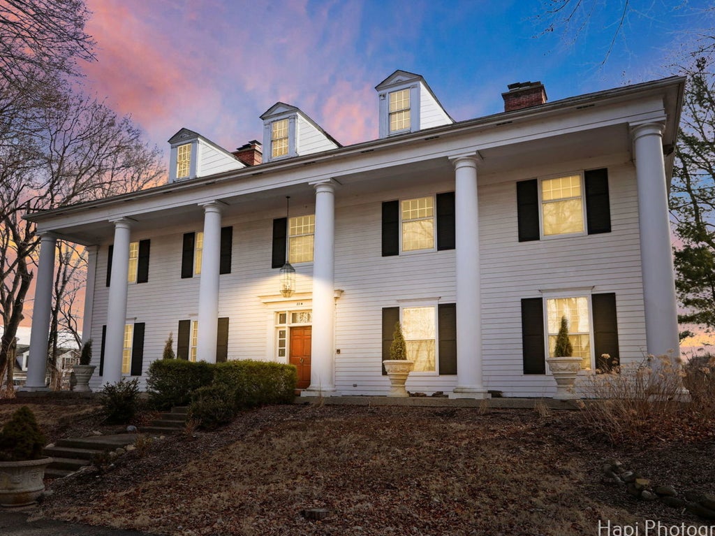 23 West County Line Road, Barrington Hills