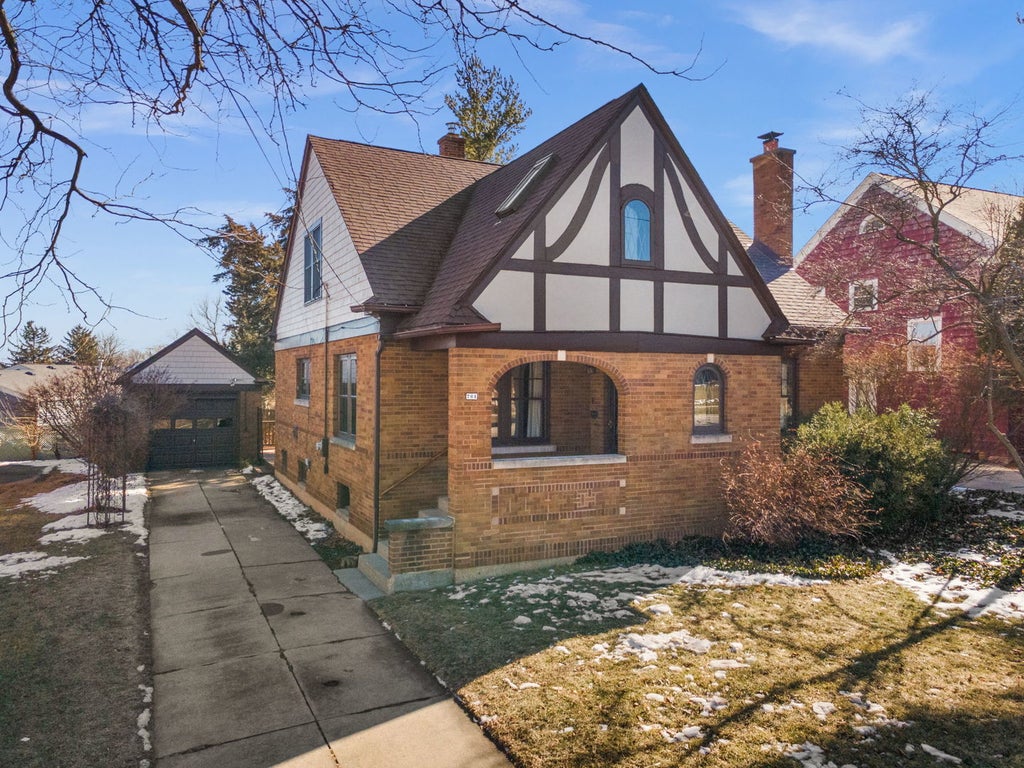 761 South Street, Elgin