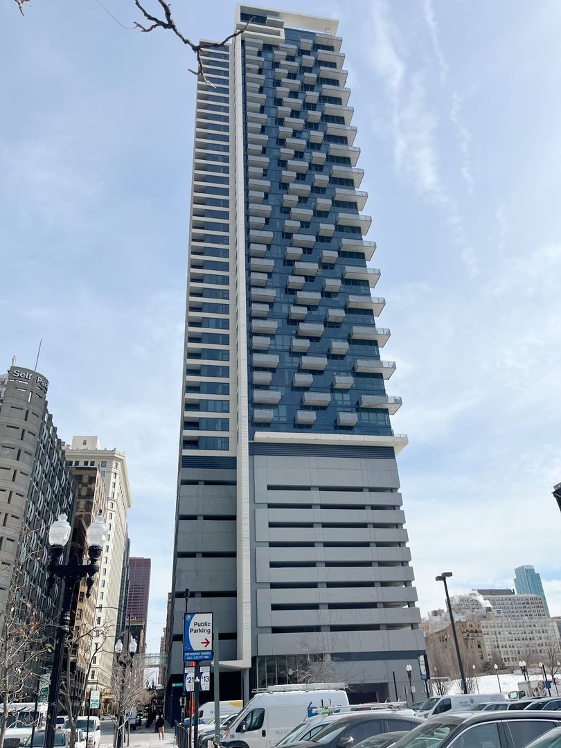235 West Van Buren Street 2908, Chicago