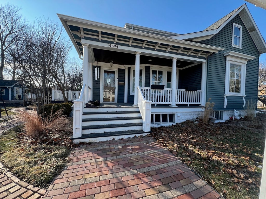 4604 Fairview Avenue, Downers Grove