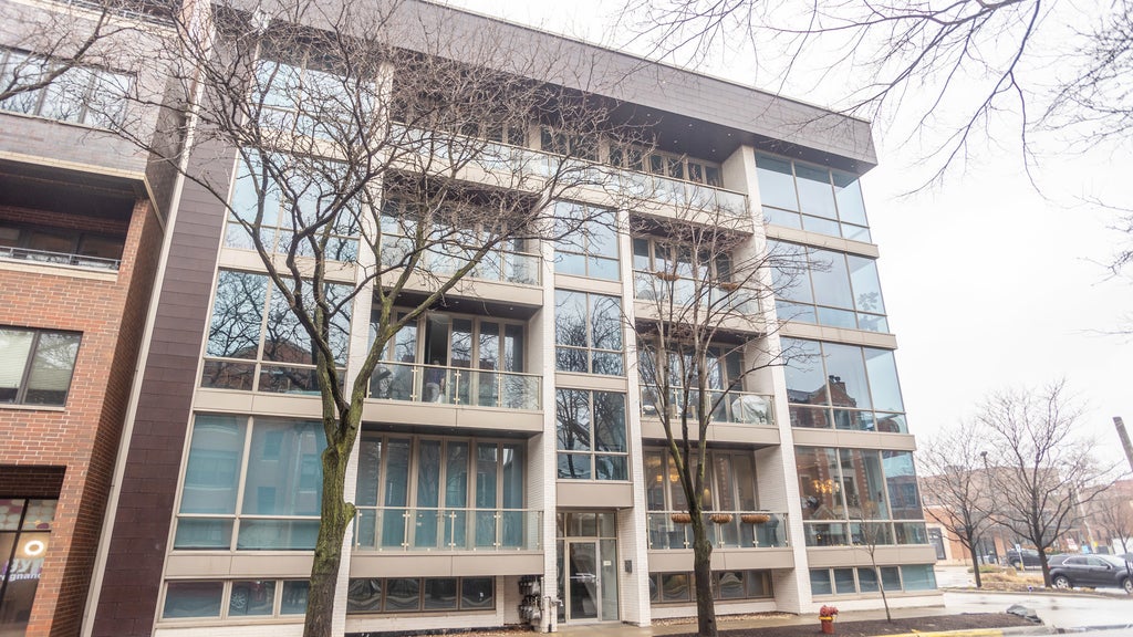 1947 West Diversey Parkway 101, Chicago, 60614