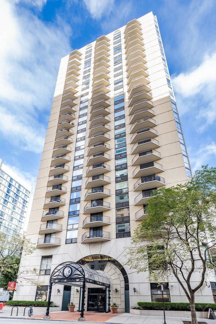70 West Huron Street 2003, Chicago, 60654