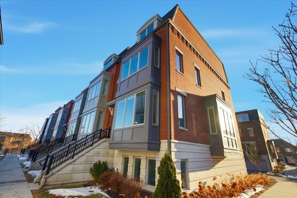 1233 Gateway Court, Northbrook, 60062