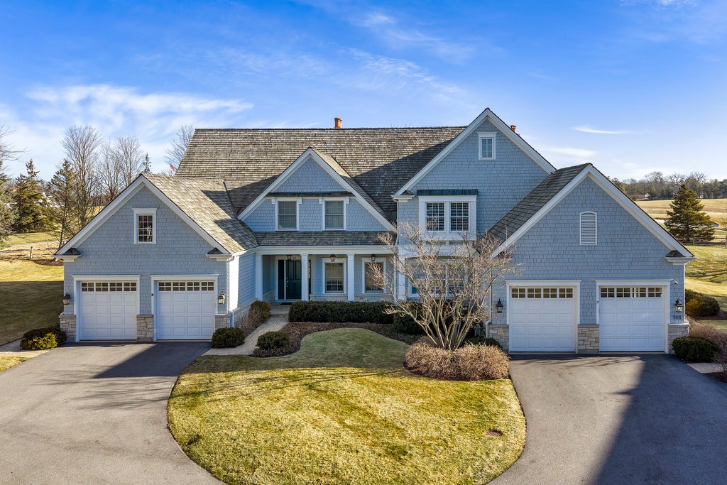 563 Greenway Drive, Lake Forest, 60045