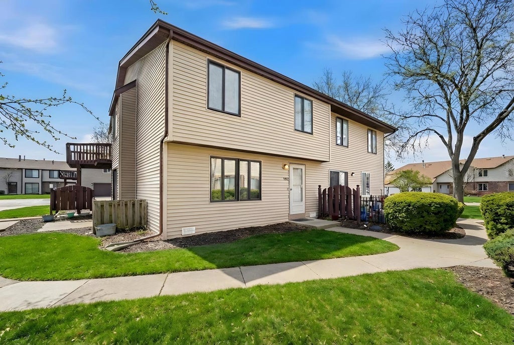 1729 Cedarbrook Court, Sycamore