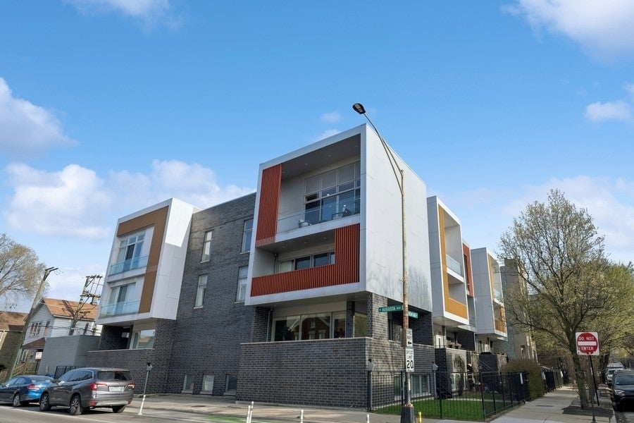 935 North Hermitage Avenue 3, Chicago, 60622