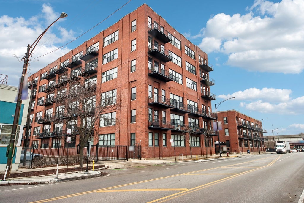 2323 West Pershing Road 228, Chicago, 60609