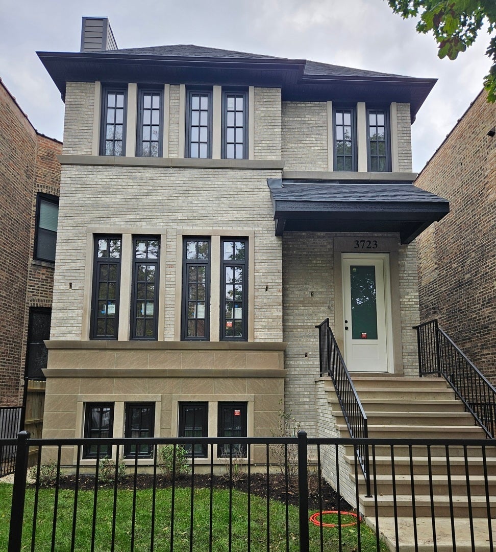 3723 North Oakley Avenue, Chicago, 60618