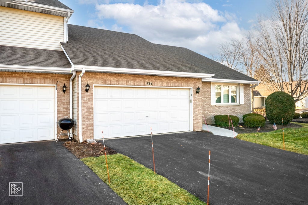 814 Bruce Robert Lane, Hampshire