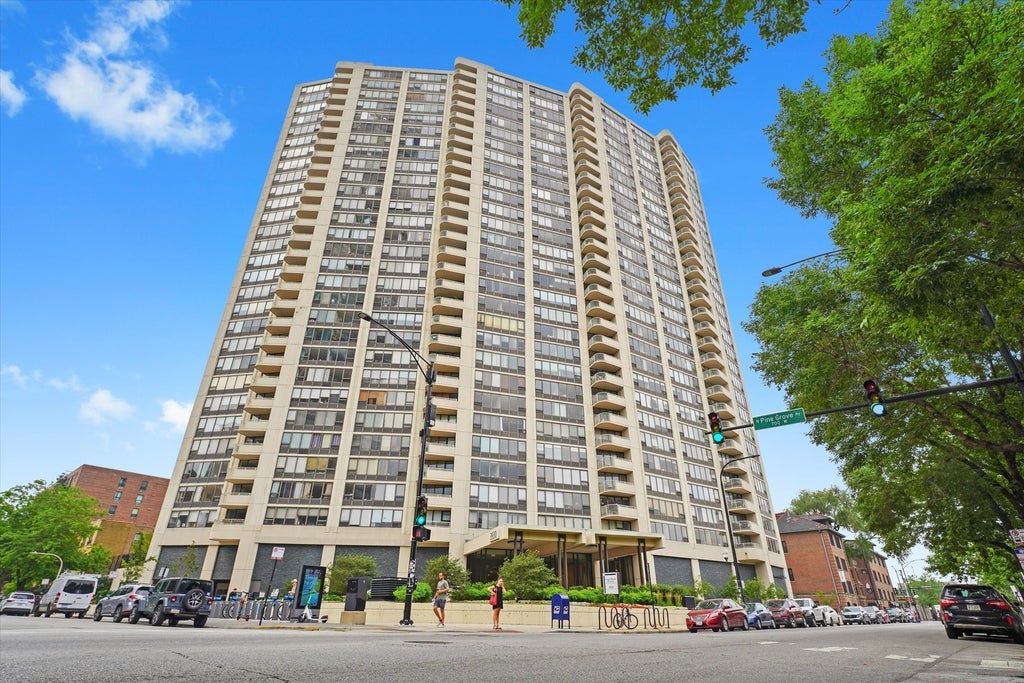 3930 North Pine Grove Avenue 809, Chicago, 60613