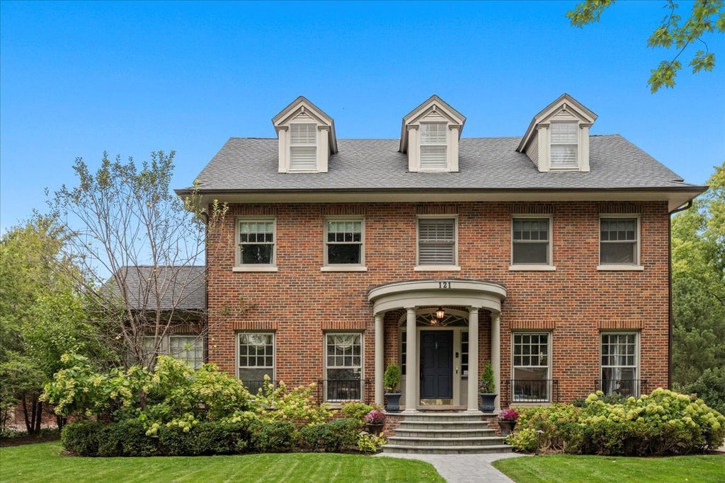 121 Robsart Road, Kenilworth, 60043