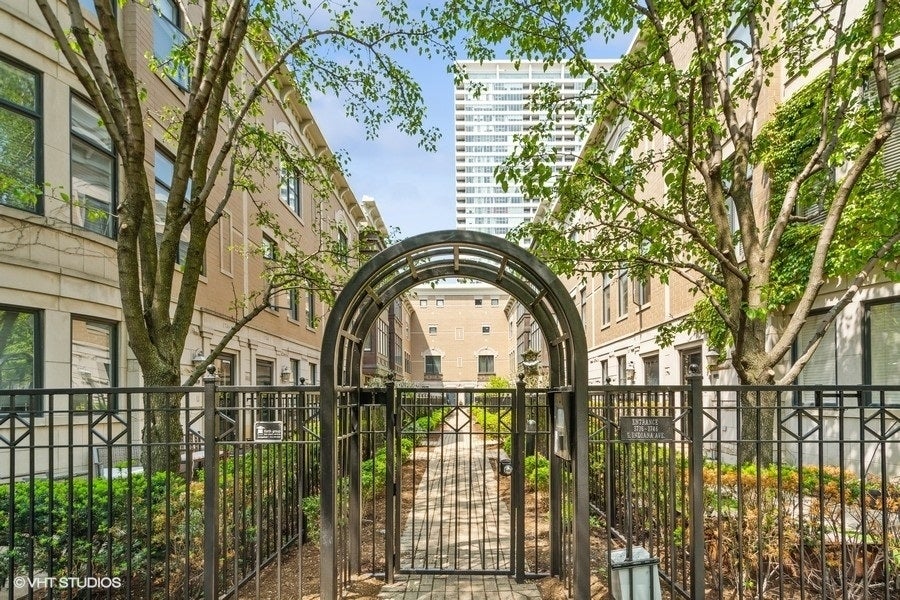 1816 South Indiana Avenue D, Chicago, 60616