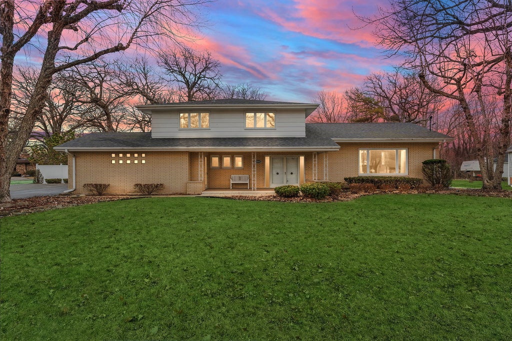 18655 Oakwood Avenue, Lansing