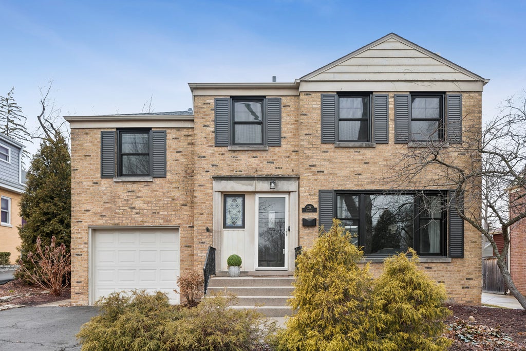 328 Lorraine Street, Glen Ellyn