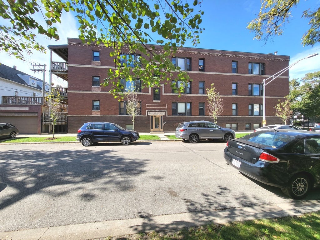 2148 North Sawyer Avenue 202, Chicago, 60647