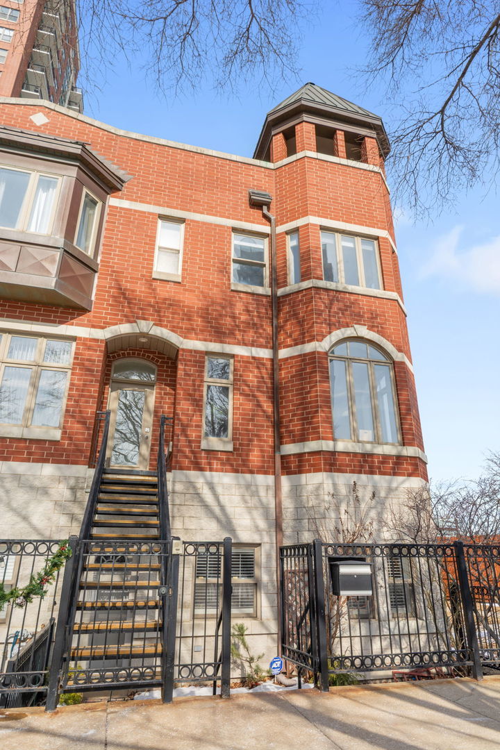 326 East 18th Street, Chicago
