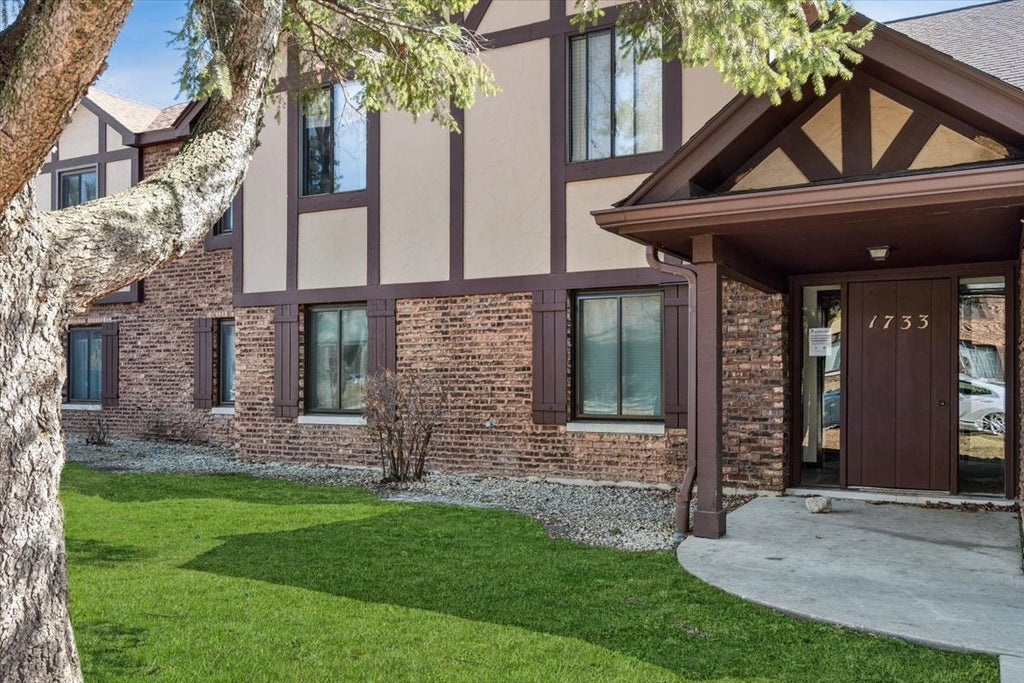 1733 Harrow Court B, Wheaton
