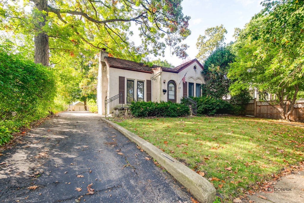 117 East Washington Avenue, Lake Bluff, 60044