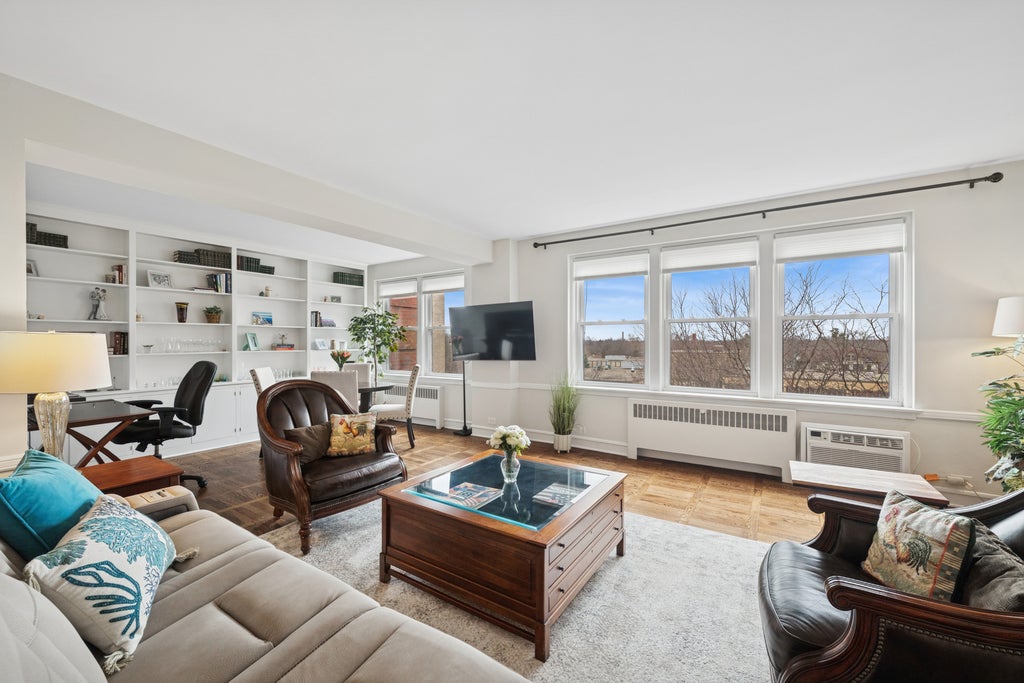 1585 Ridge Avenue 611, Evanston, 60201