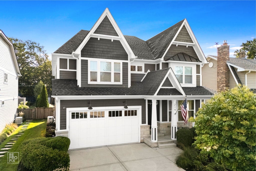 219 North Clinton Avenue, Elmhurst