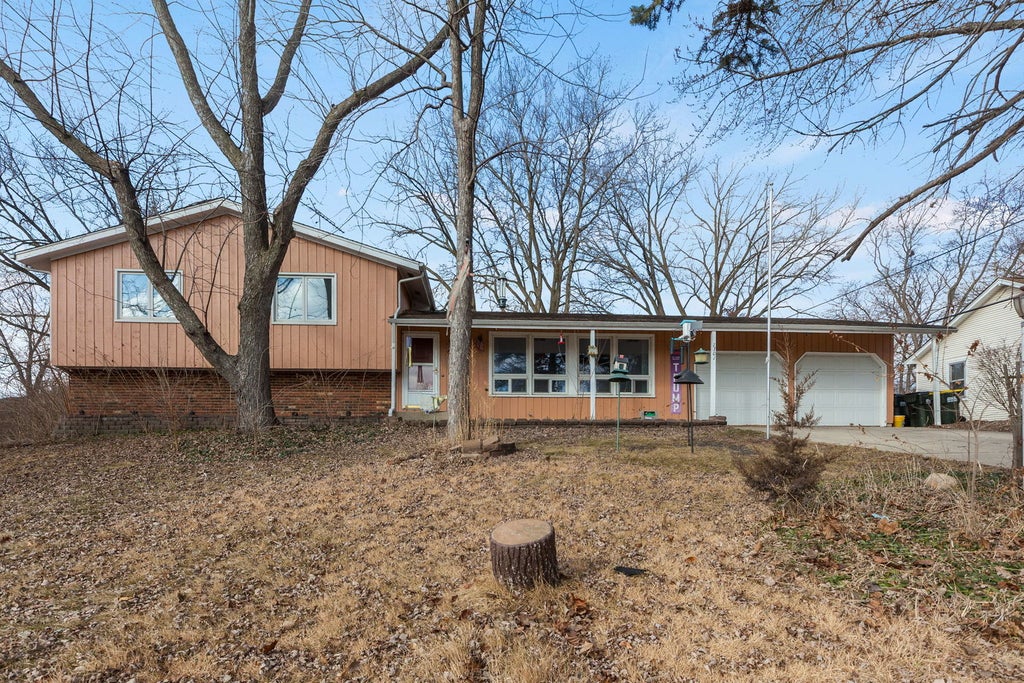 1301 Adams Street, Lake In The Hills