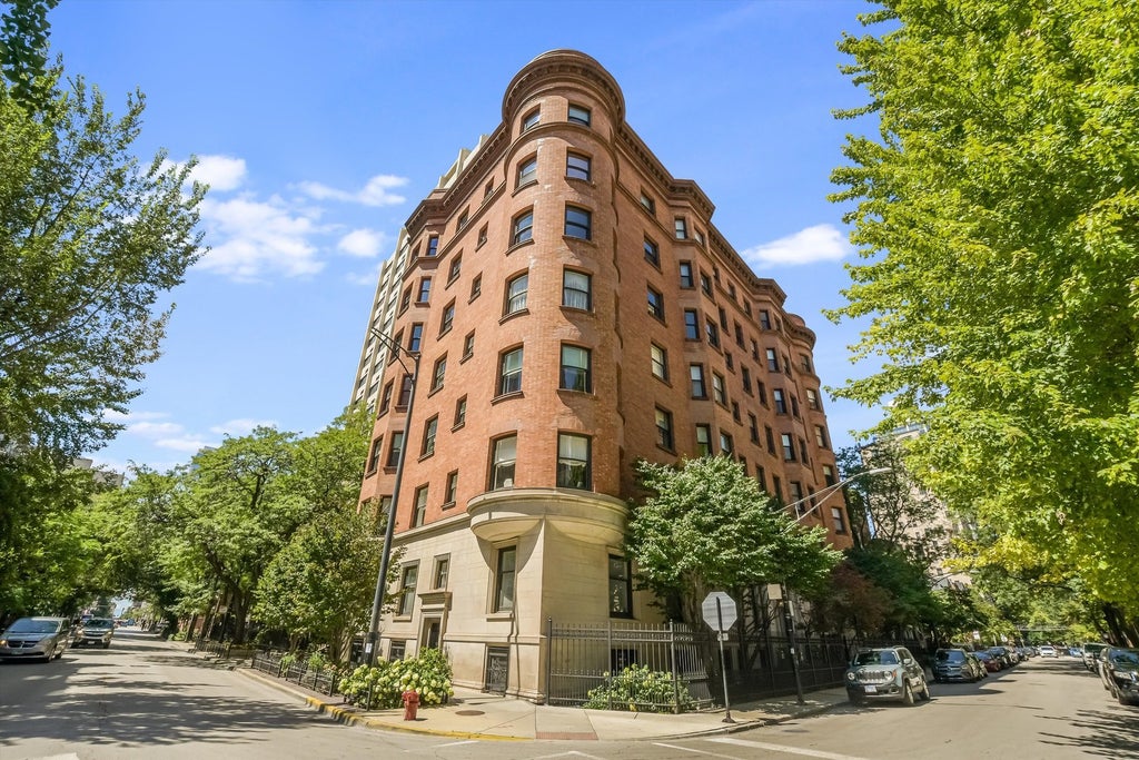 1210 North Astor Street 1a, Chicago