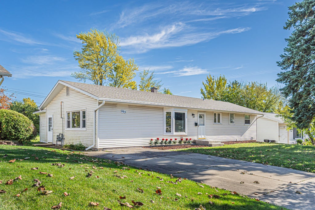 403 Arrowhead Trail, Carol Stream