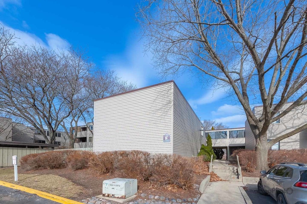 1840 West Highland Avenue E-105, Elgin