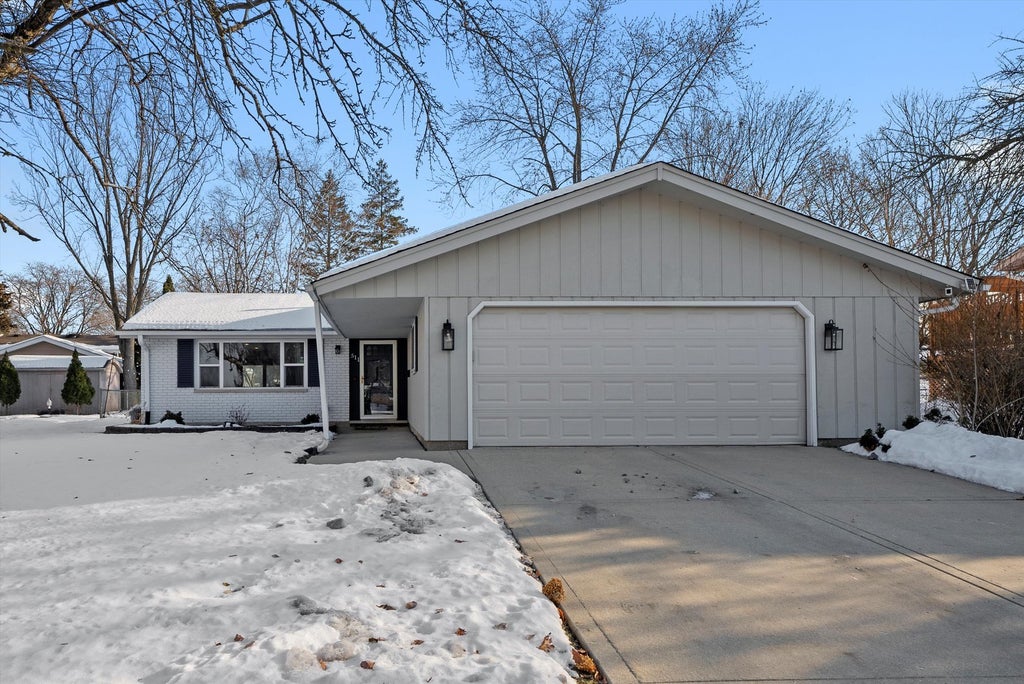 511 South Walnut Lane, Schaumburg