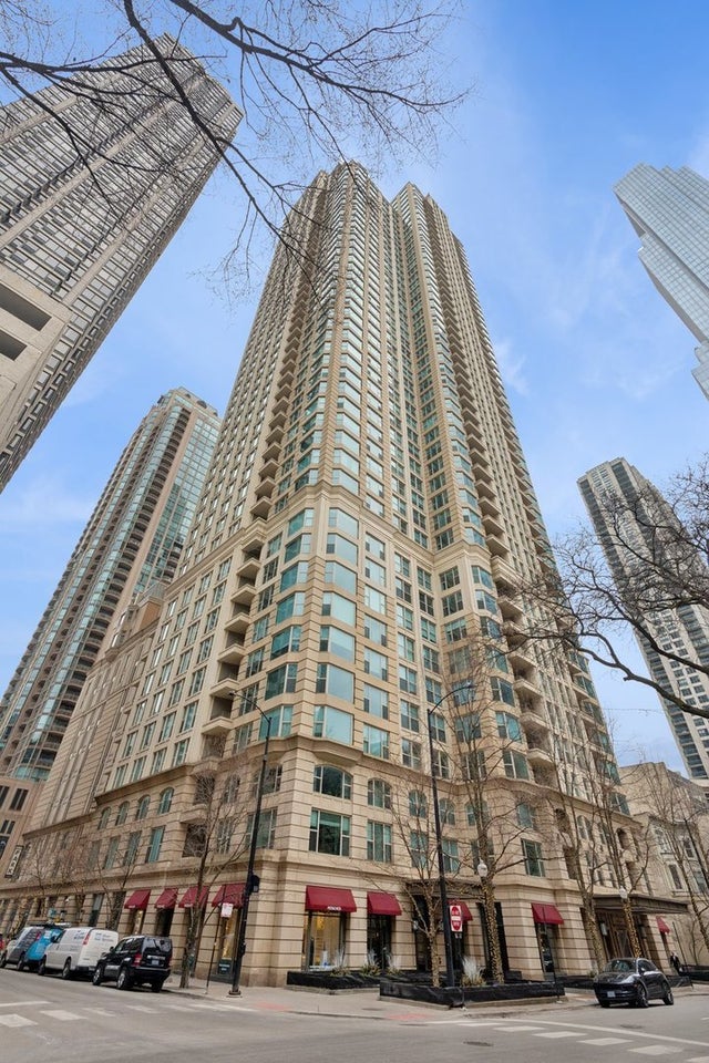 25 East Superior Street 3903, Chicago
