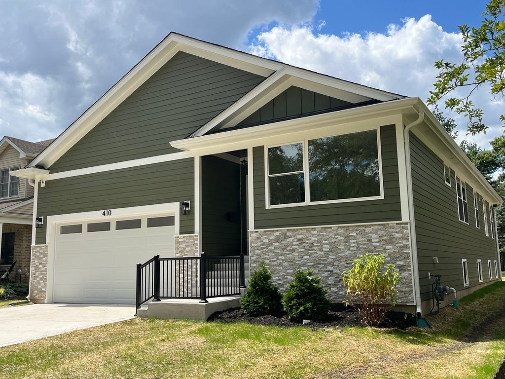 928 South Michigan Avenue, Villa Park