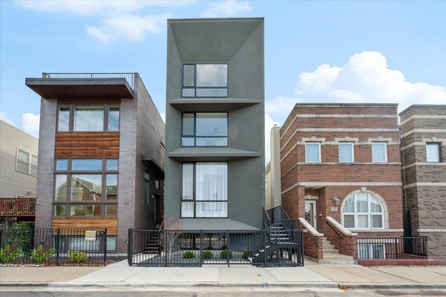 529 North Hartland Court, Chicago