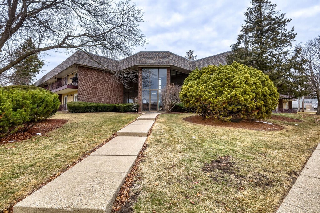 3n550 Crown Road 1, Elmhurst