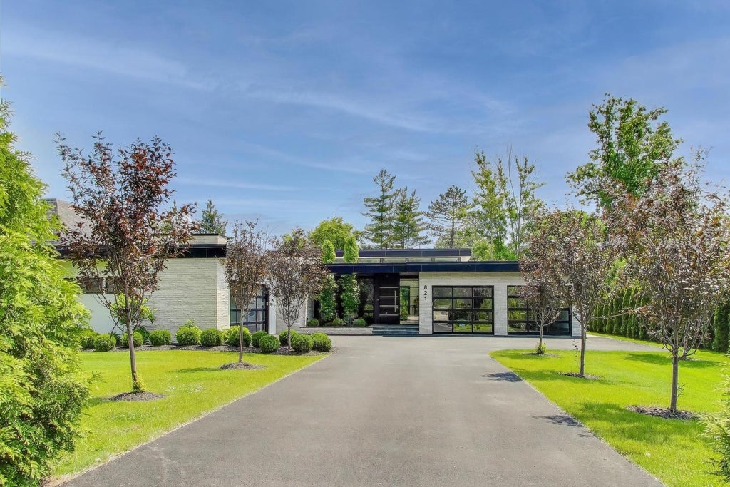 821 Harms Road, Glenview, 60025