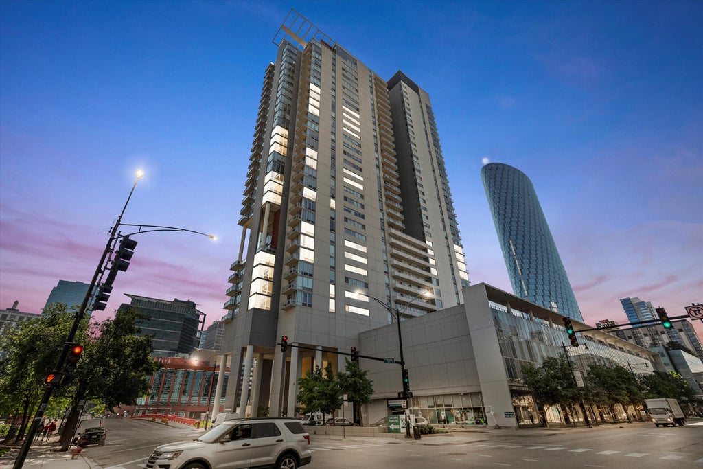 737 West Washington Boulevard 2702, Chicago, 60661