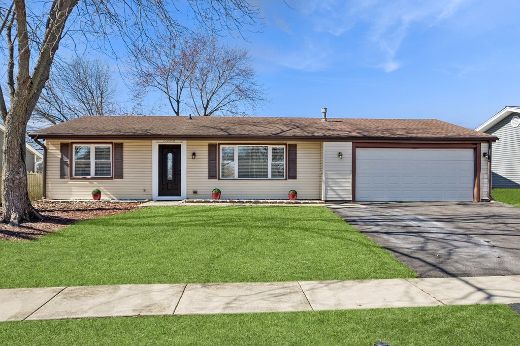 5308 Cinema Drive W, Hanover Park