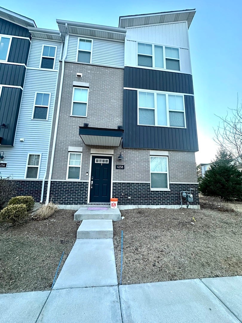 4158 Irving Road, Aurora