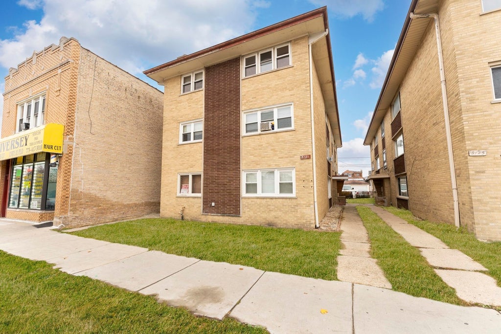 5121 West Diversey Avenue 3s, Chicago