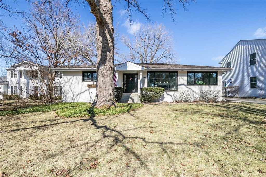 440 West Sheridan Place, Lake Bluff, 60044