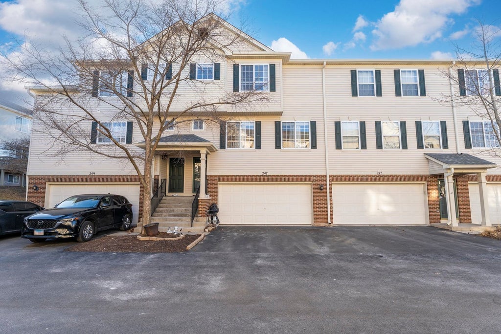 247 Evergreen Circle, Gilberts