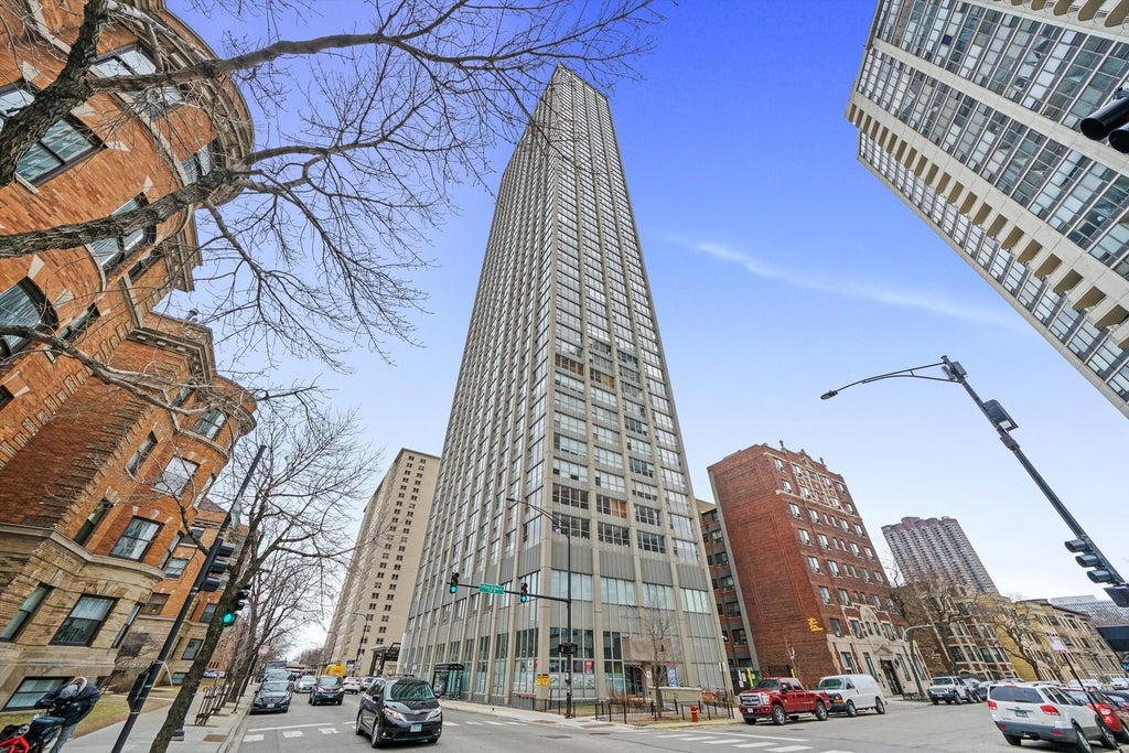 655 West Irving Park Road 4312, Chicago, 60613