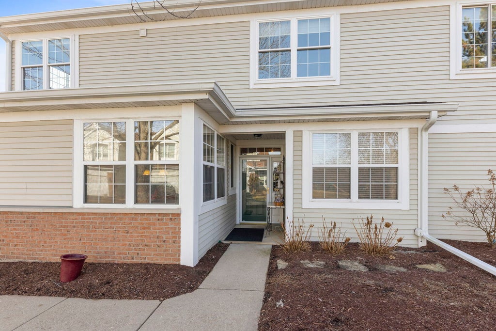 32006 Millard Circle, Warrenville