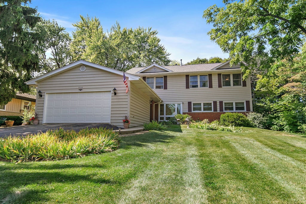 910 Division Street, Barrington