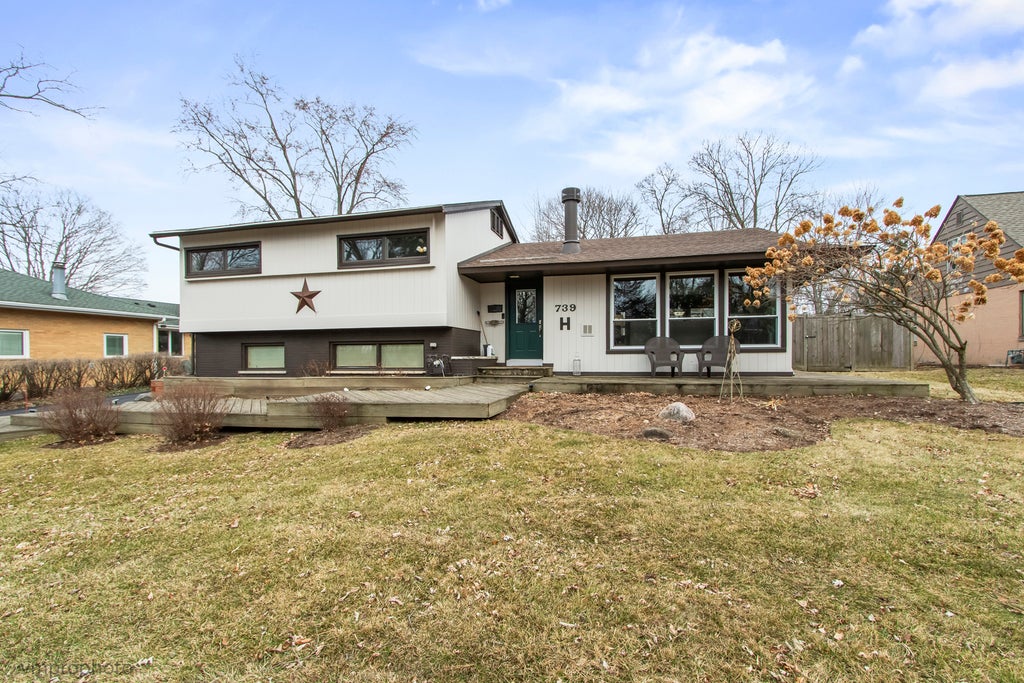 739 Meadow Lane, Barrington