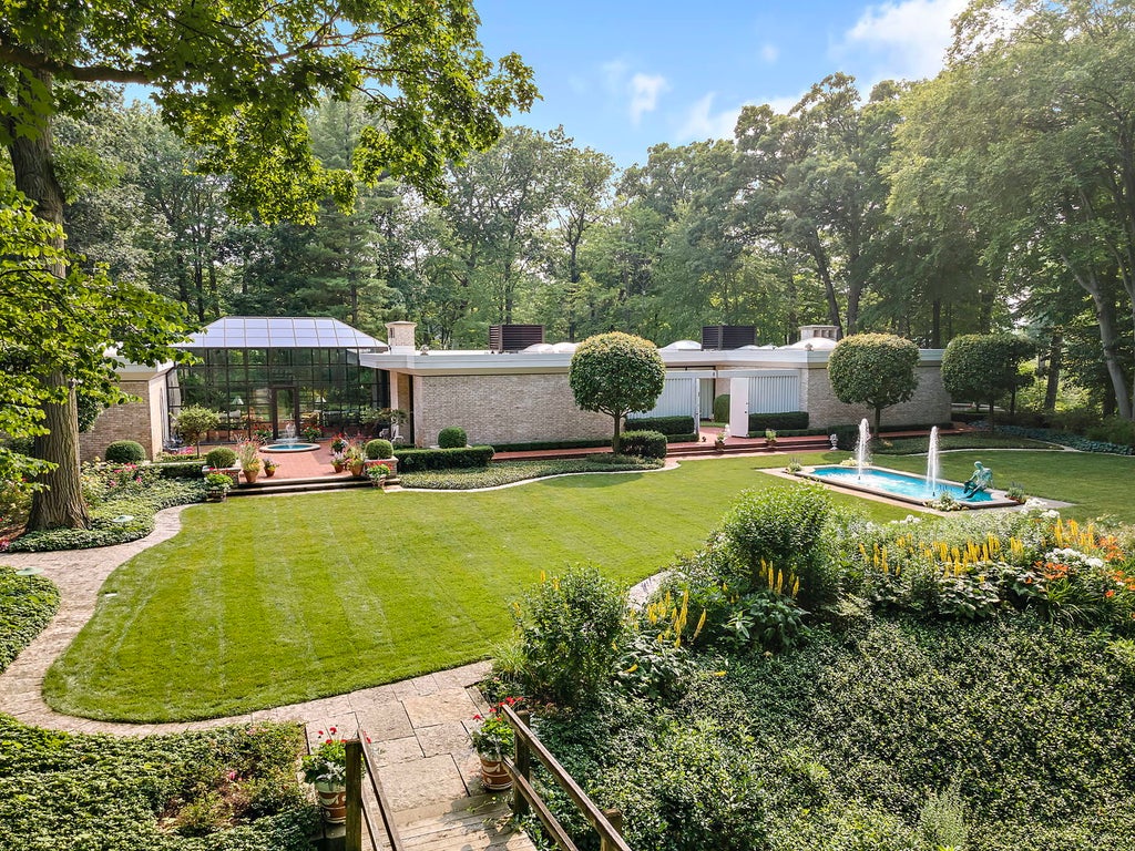 240 Shore Acres Circle, Lake Bluff, 60044